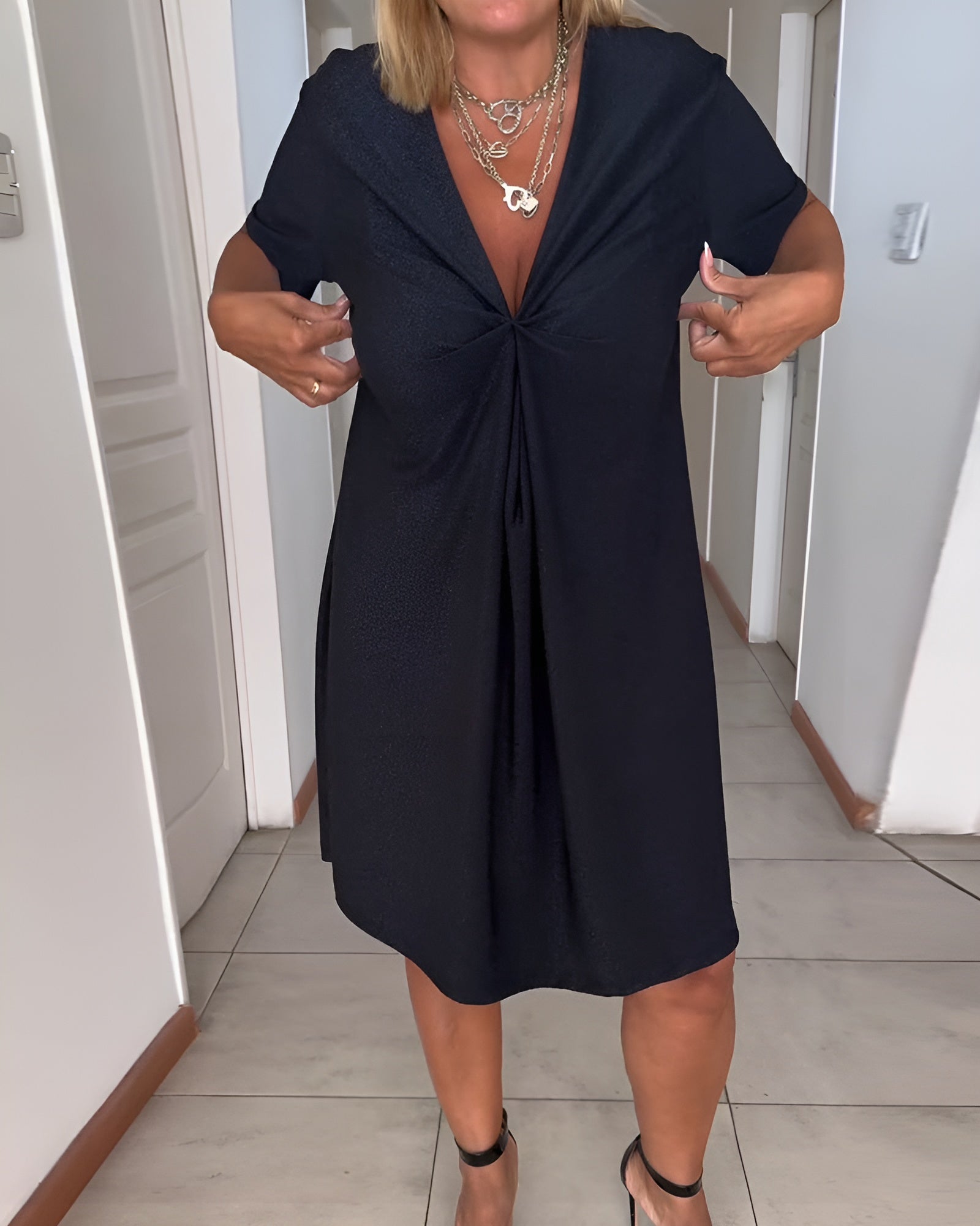 Laurence | Élégante robe froncée à col V