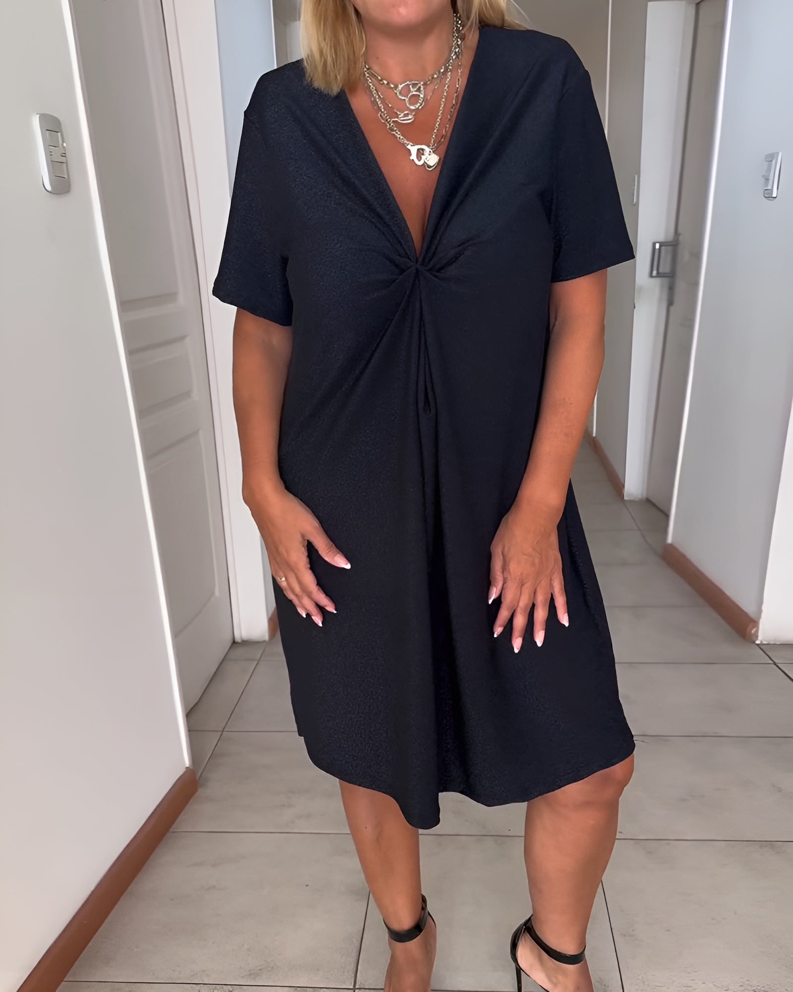 Laurence | Élégante robe froncée à col V